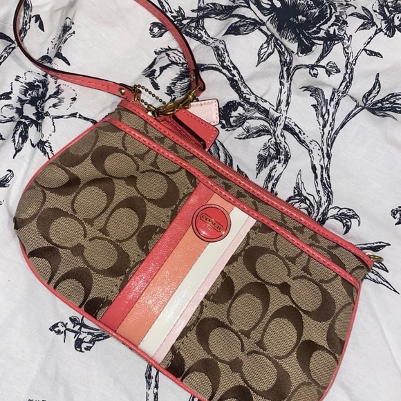 Coach wristlet - Picture 2 of 9